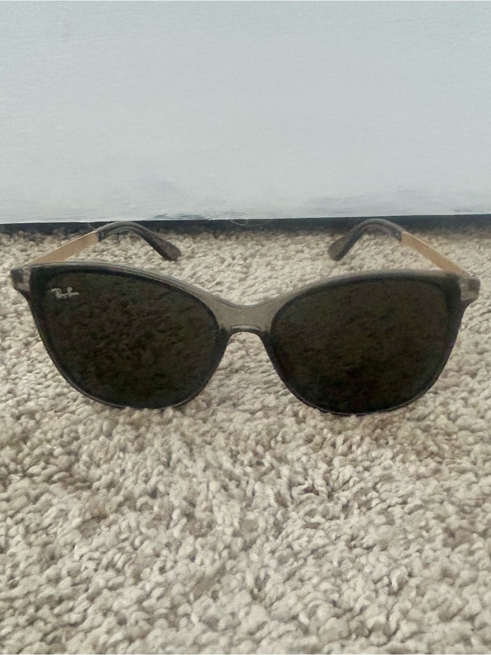 Source Unknown Grey Frame Sunglasses with Black Lenses